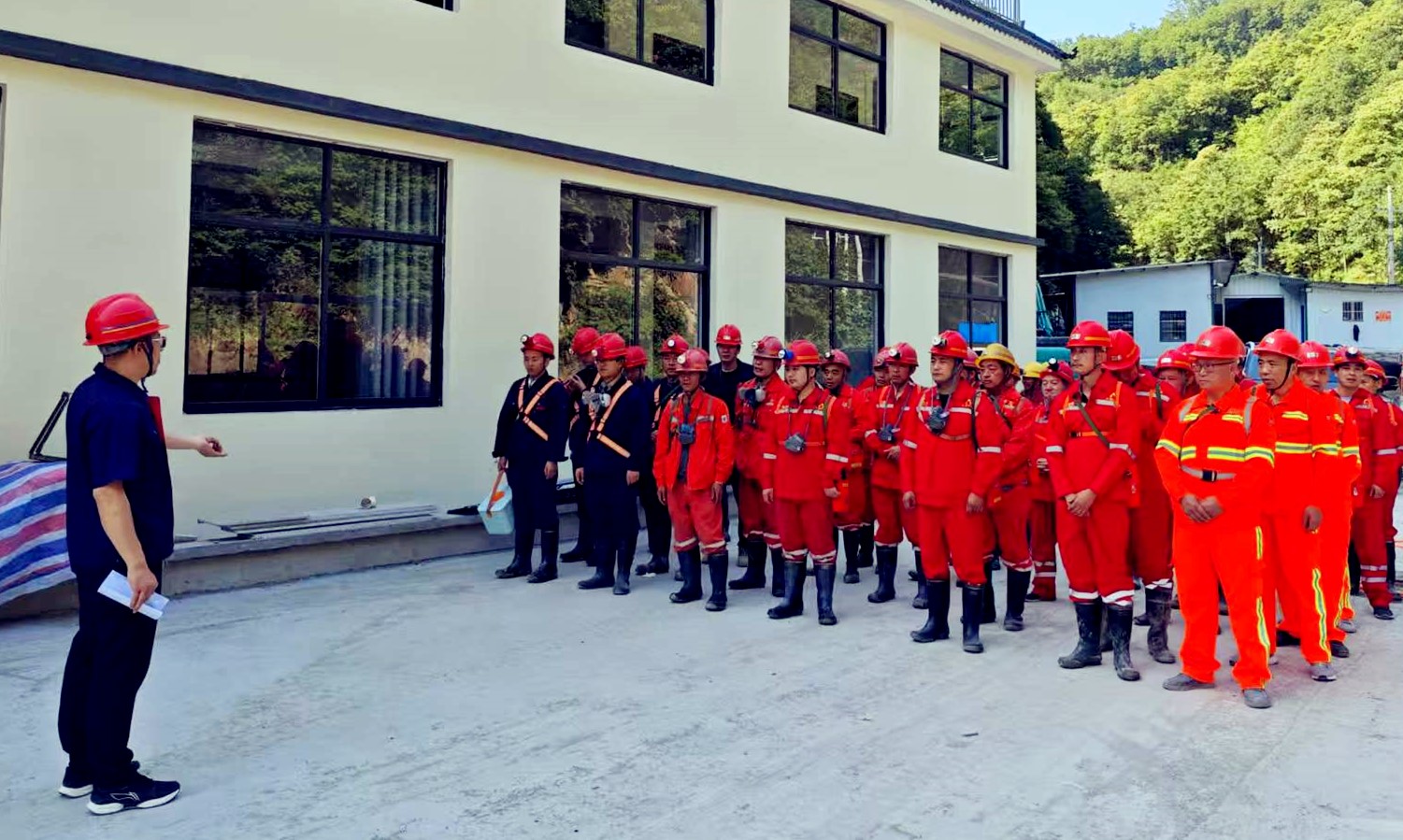 安全生產(chǎn)月｜雙河金礦圓滿(mǎn)開(kāi)展綜合應(yīng)急預(yù)案演練